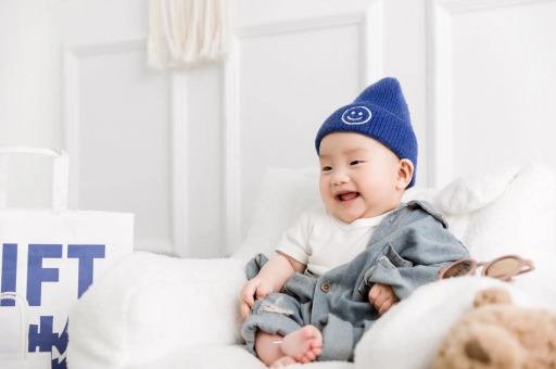 安康宝宝眼睛红红的